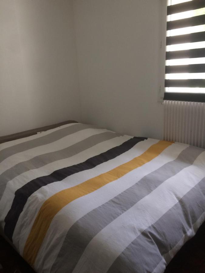 Maison Marylene Possibilite De Louer 2 Chambres Et Un Lit 1Place Supplementaire Ici C'Est Calme Et Simple Entretien Et Petit Dejeuner A Regler Sur Place Vous Gagnez 16 Pour-Cent Givry  Exterior foto